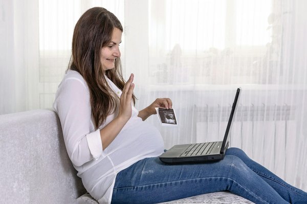 How can I use MyImageGPT to generate product descriptions ?